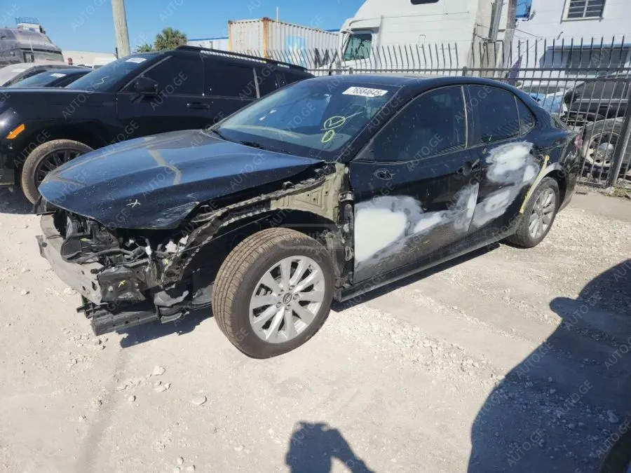 Toyota Camry 2019 — photo 2