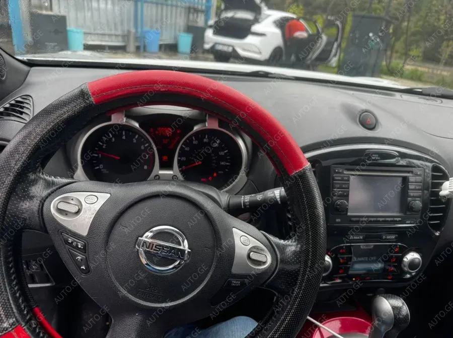 Nissan Juke 2011 — photo 2