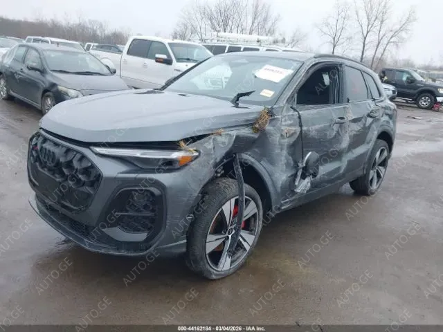 Audi SQ5 2025 — photo 2