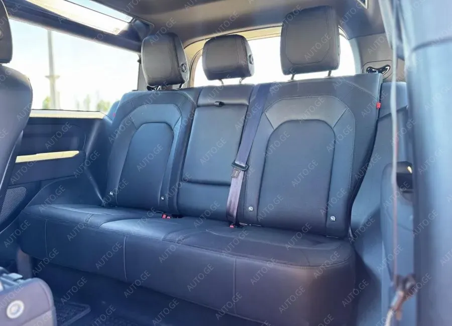 Land Rover Defender 110 2022 — photo 2