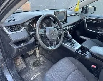 Toyota RAV4 2019 — photo 2