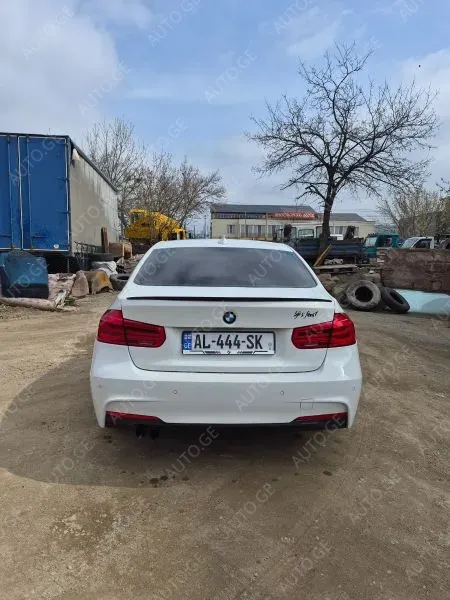 BMW 330 2017 — photo 2