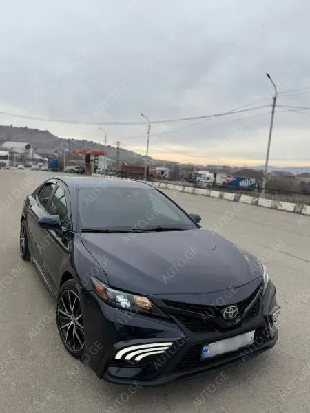 Toyota Camry 2021 — photo 2