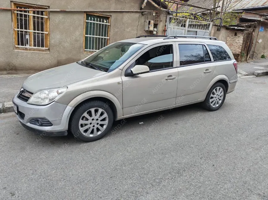 Opel Astra 2009 — photo 2