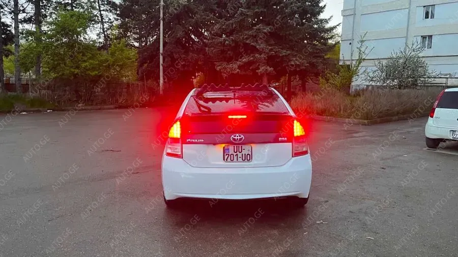 Toyota Prius 2010 — photo 2