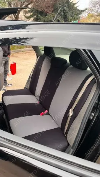 Toyota Prius 2011 — photo 2