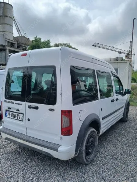 Ford Tourneo-Connect 2010 — photo 2