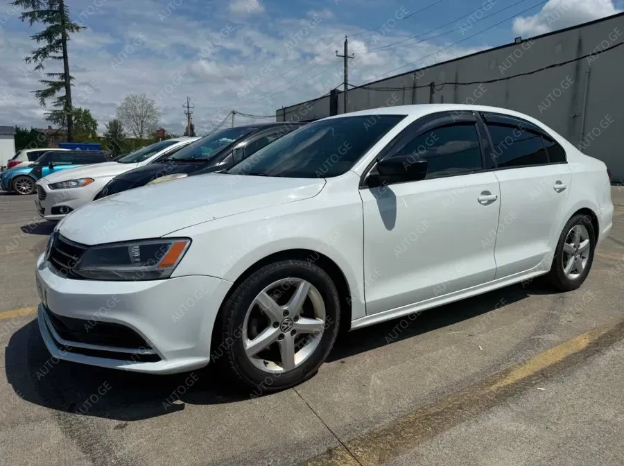 Volkswagen Jetta 2015 — photo 2
