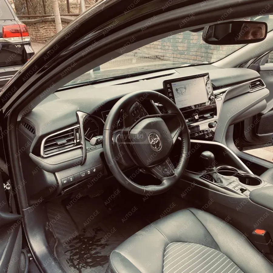 Toyota Camry 2023 — photo 2