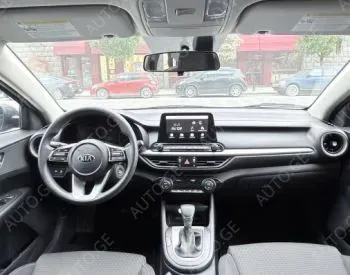 Kia Forte 2018 — photo 2