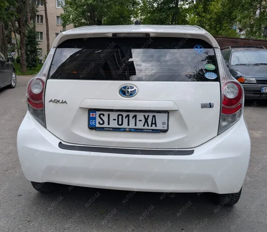 Toyota Aqua 2013 — photo 2