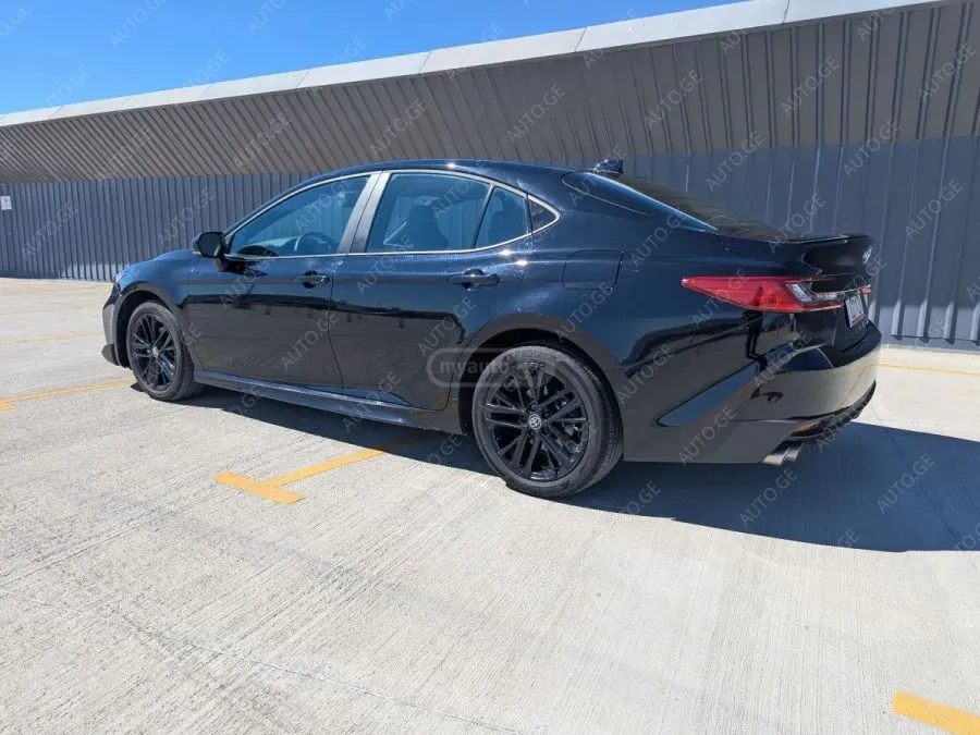 Toyota Camry 2024 — photo 2