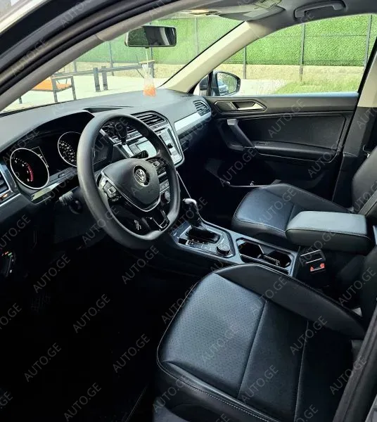 Volkswagen Tiguan 2017 — photo 2