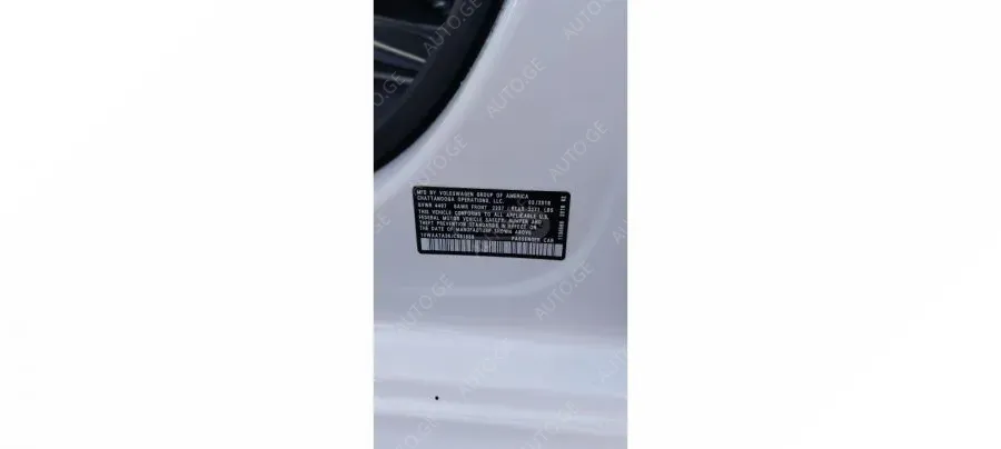 Volkswagen Passat 2018 — photo 2