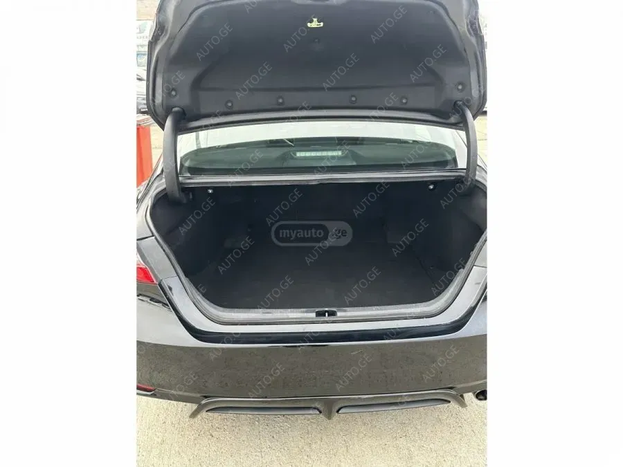 Toyota Camry 2021 — photo 2