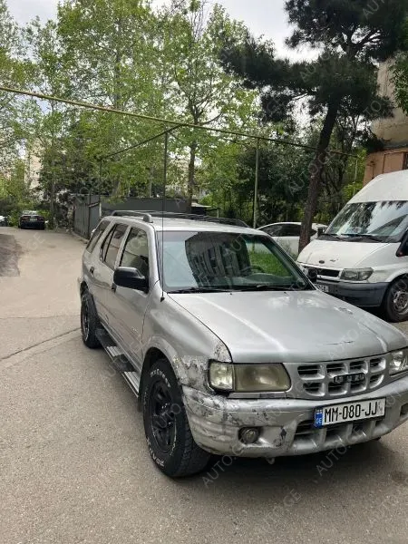 Isuzu Rodeo 2001 — photo 2