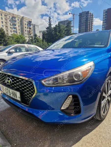 Hyundai Elantra-Gt 2018 — photo 2