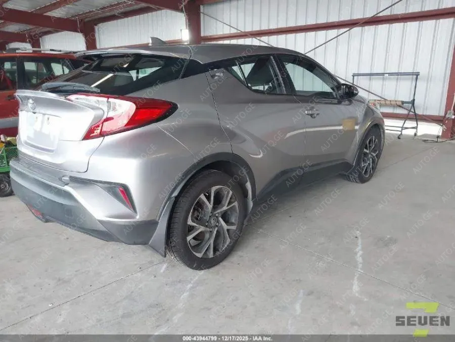 Toyota Chr 2018 — photo 2