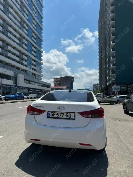 Hyundai Elantra 2012 — photo 2