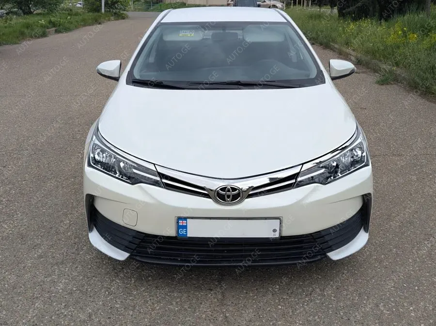 Toyota Corolla 2017 — photo 2