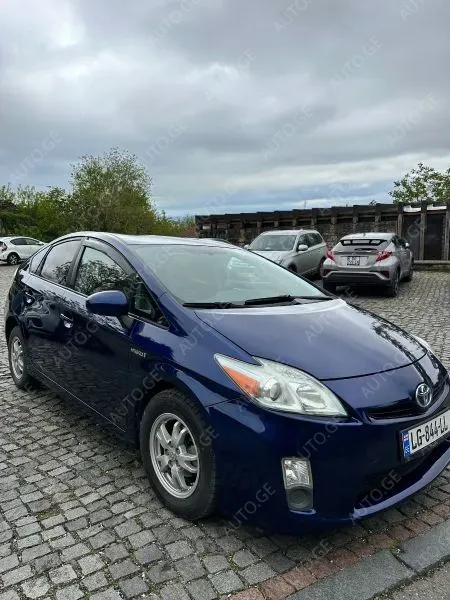 Toyota Prius 2011 — photo 2