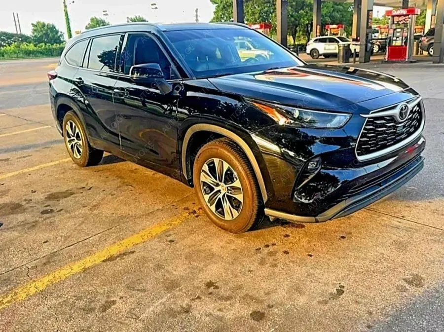 Toyota Highlander 2023 — photo 2