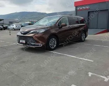 Toyota Sienna 2021 — photo 2