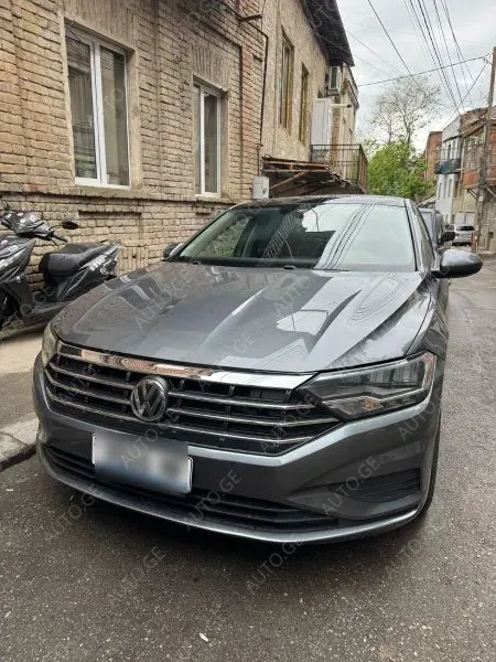 Volkswagen Jetta 2019 — photo 2