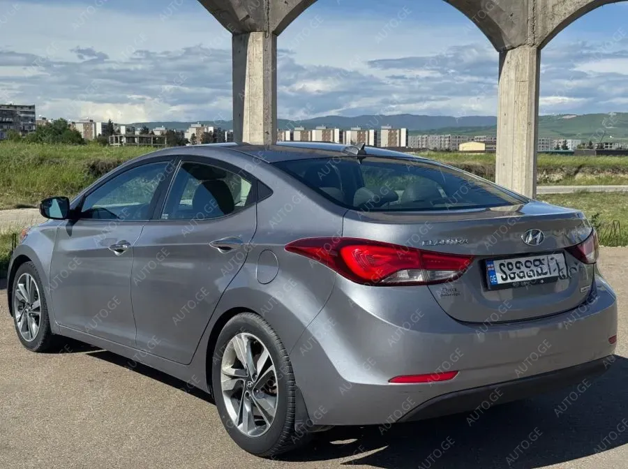 Hyundai Elantra 2015 — photo 2