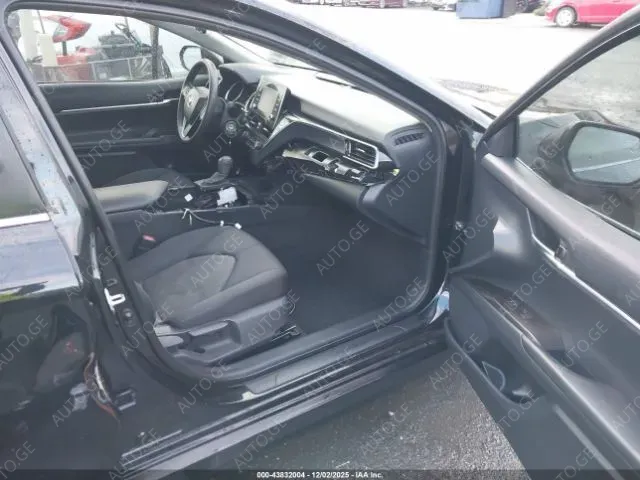 Toyota Camry 2021 — photo 2