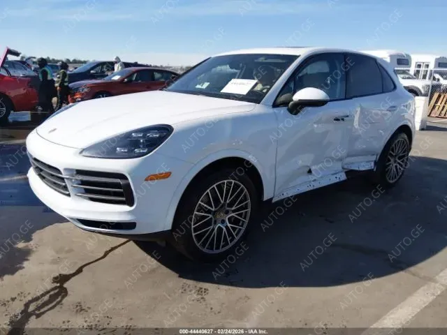 Porsche Cayenne 2023 — photo 2