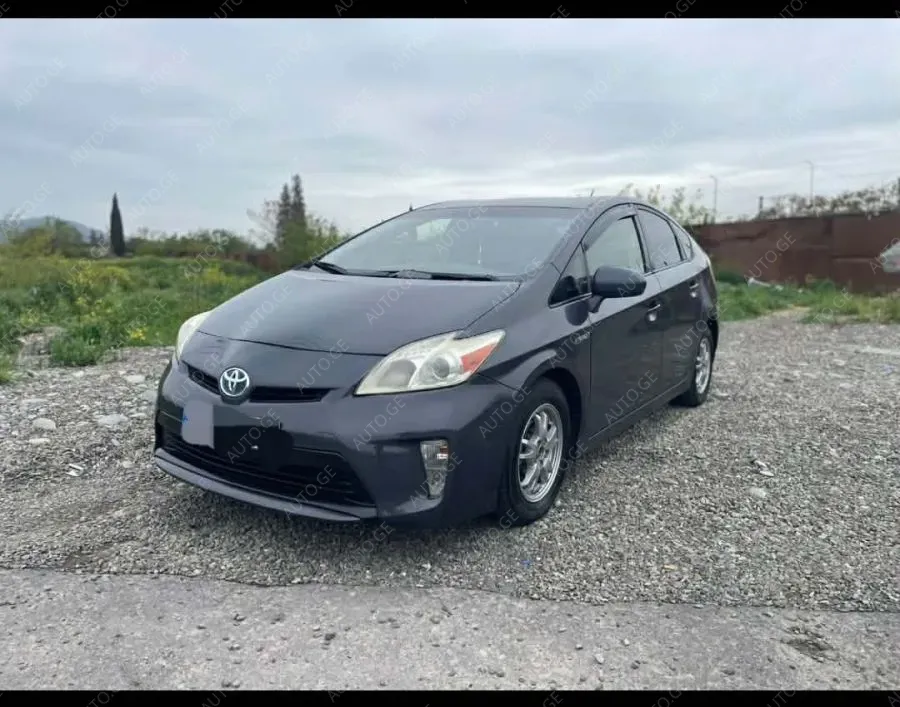 Toyota Prius Prime 2012 — photo 2