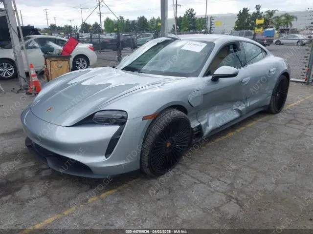 Porsche Taycan 2021 — photo 2