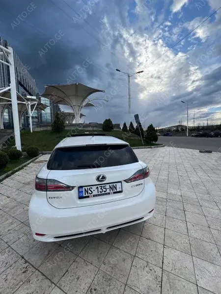Lexus Ct-200H 2012 — photo 2