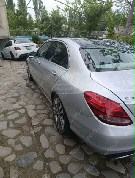 Mercedes-Benz C-300-Merc 2016 — photo 2