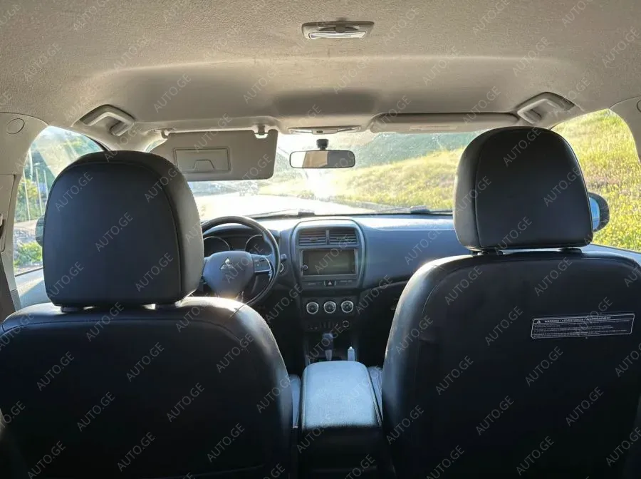 Mitsubishi Outlander-Sport 2018 — photo 2