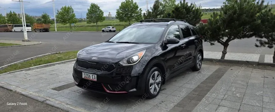 Kia Niro 2018 — photo 2