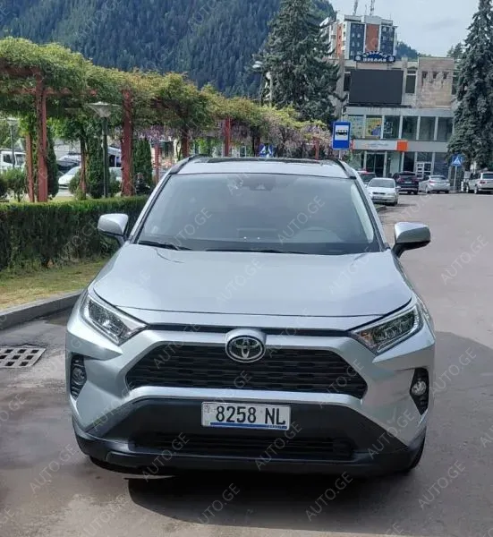 Toyota RAV4 2019 — photo 2