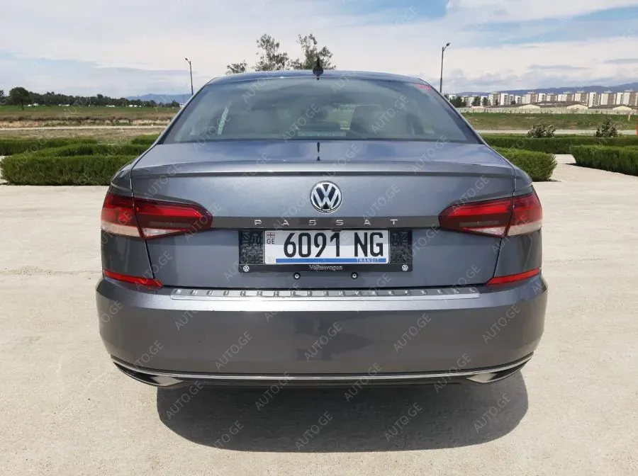Volkswagen Passat 2021 — photo 2