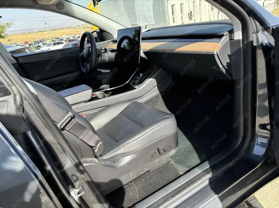 Tesla Model-3-Tesla 2023 — photo 2