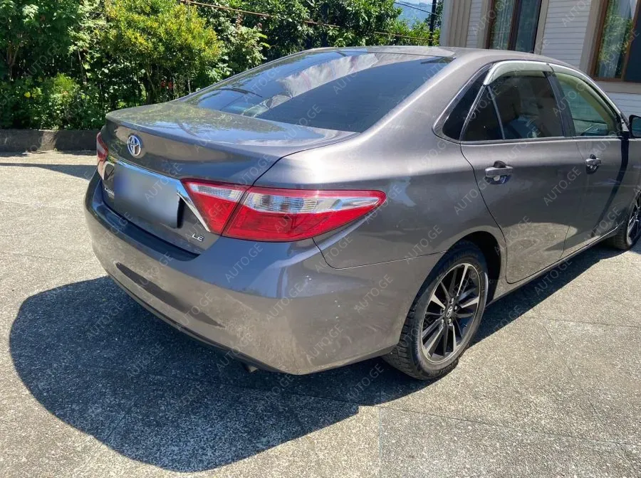Toyota Camry 2017 — photo 2
