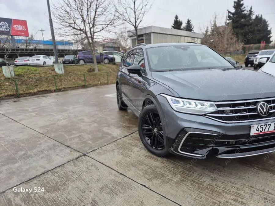 Volkswagen Tiguan 2022 — photo 2