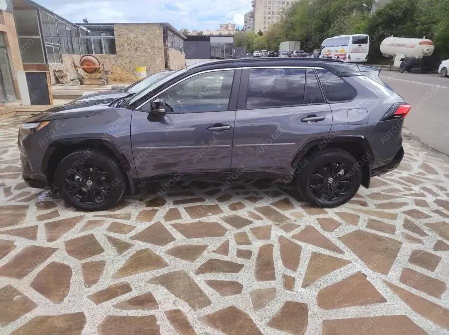 Toyota RAV4 2025 — photo 2