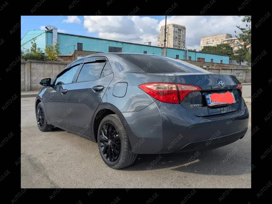 Toyota Corolla 2017 — photo 2