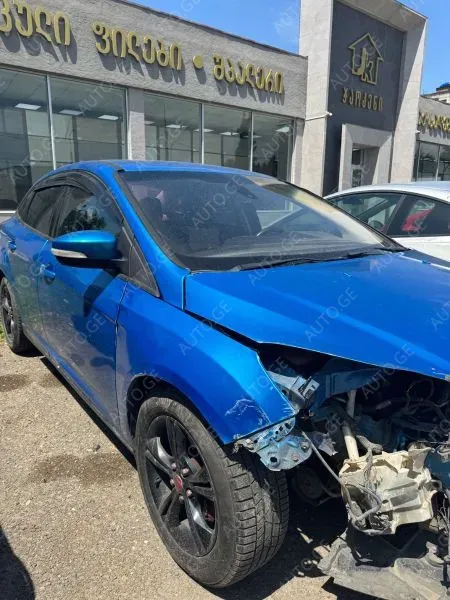 Ford Focus 2013 — photo 2