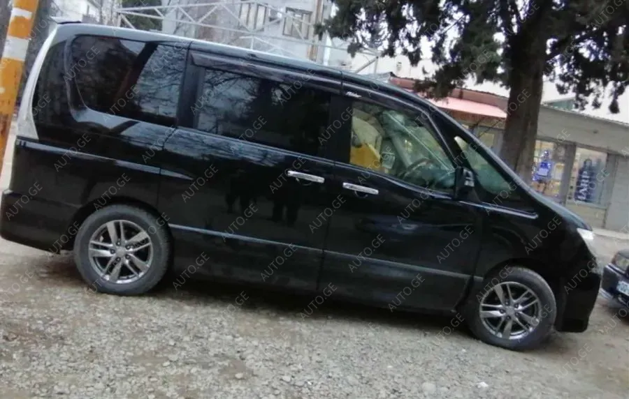 Nissan Serena 2012 — photo 2