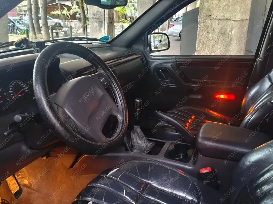 Jeep Cherokee 2001 — photo 2
