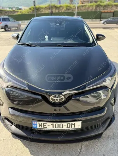 Toyota C-HR 2017 — photo 2
