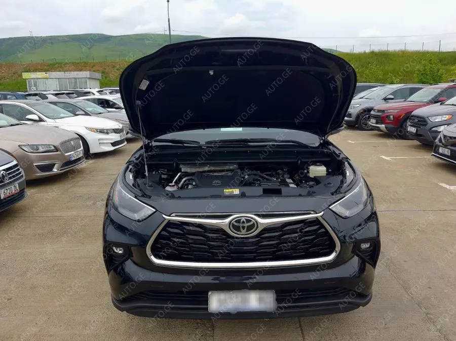 Toyota Highlander 2023 — photo 2