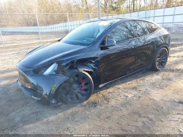 Tesla Model Y 2021 — photo 2